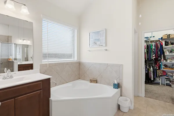 $484,990 | 425 Foxbrook Way, Cibolo, TX 78108