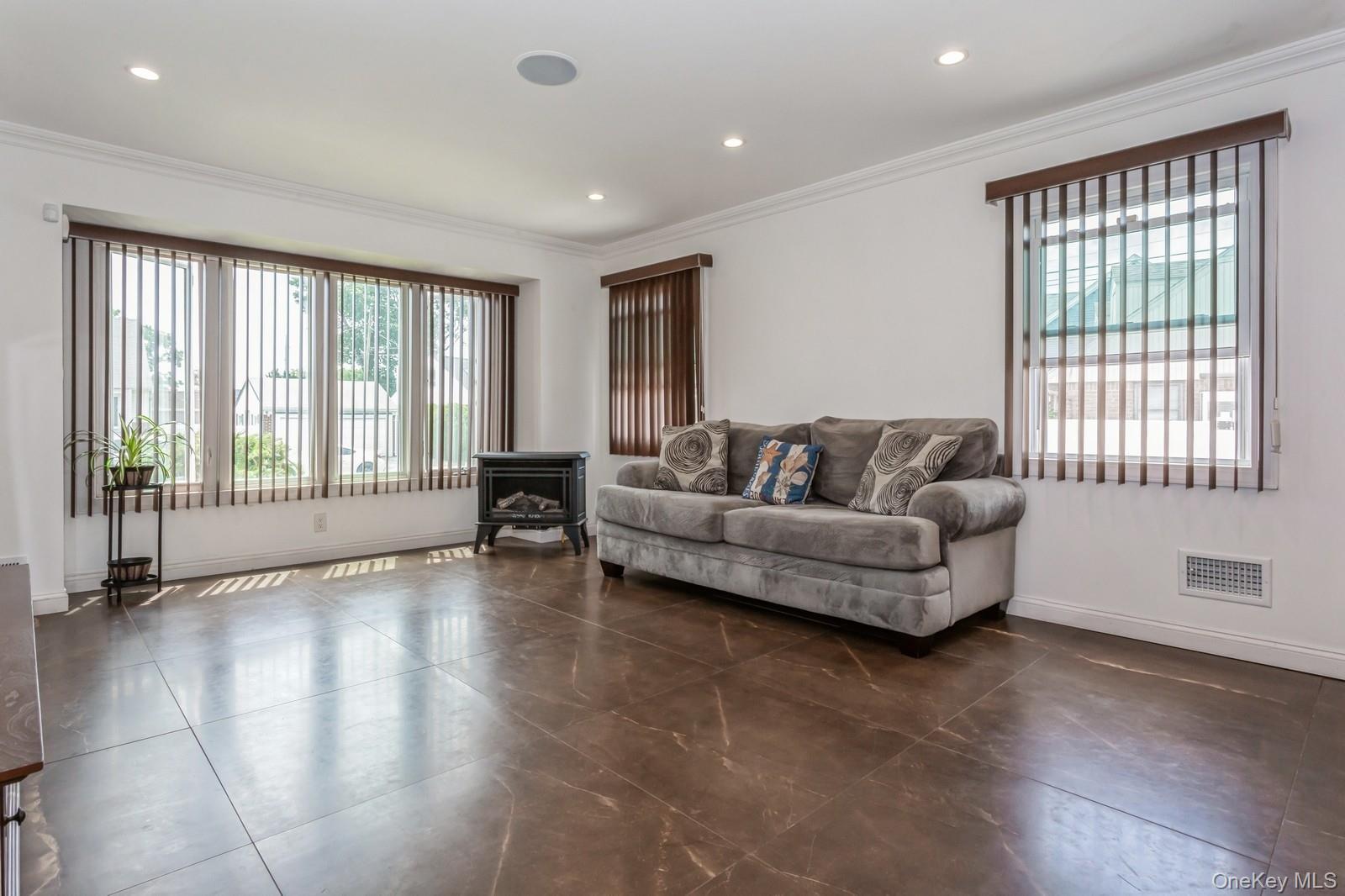 562 Bernice Road Franklin Square, NY 11010 - Photo 12 of 36