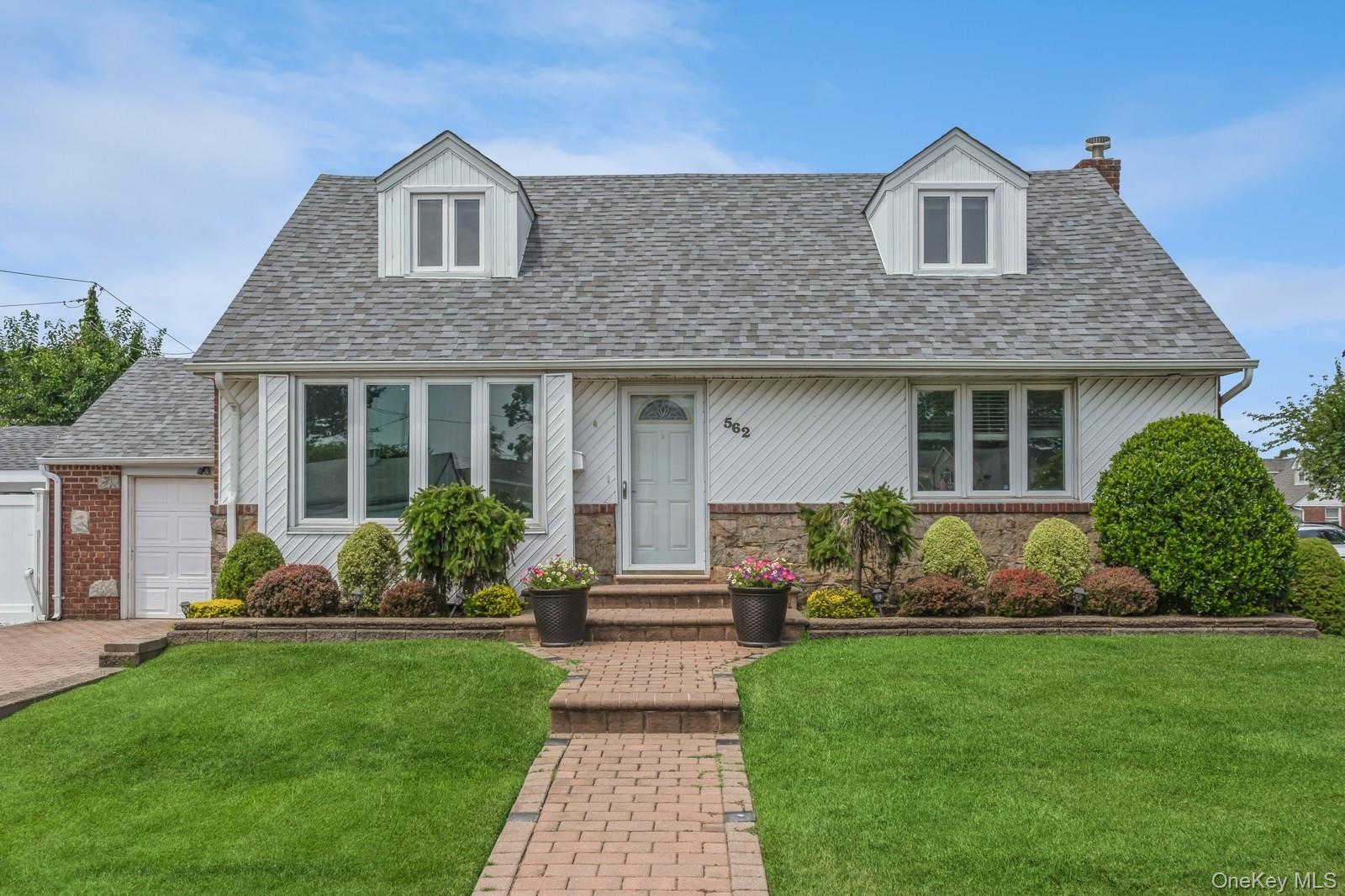 562 Bernice Road Franklin Square, NY 11010 - Photo 2 of 36