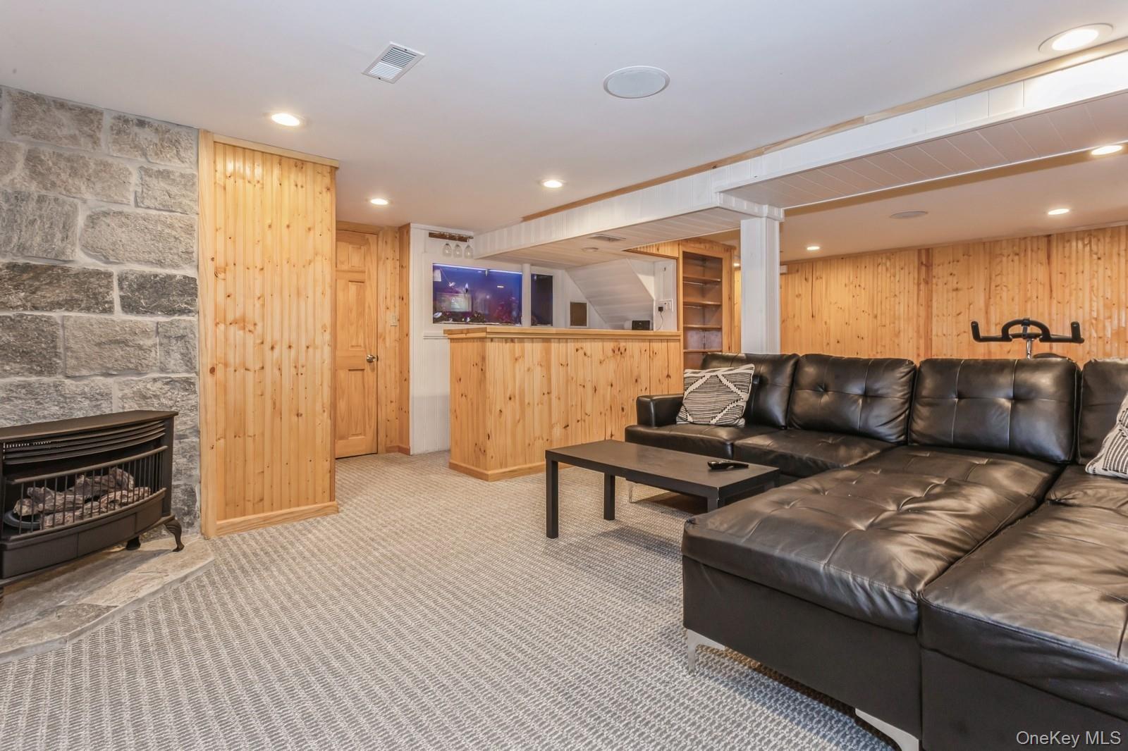 562 Bernice Road Franklin Square, NY 11010 - Photo 23 of 36