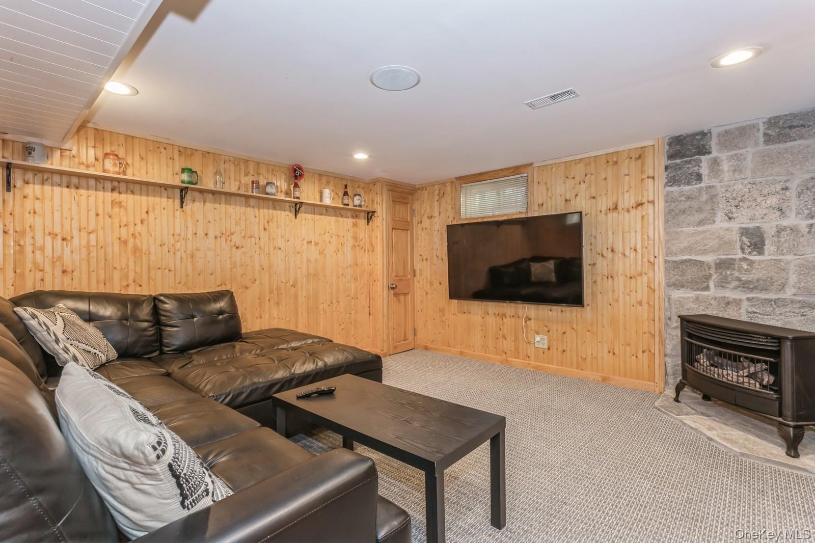 562 Bernice Road Franklin Square, NY 11010 - Photo 24 of 36