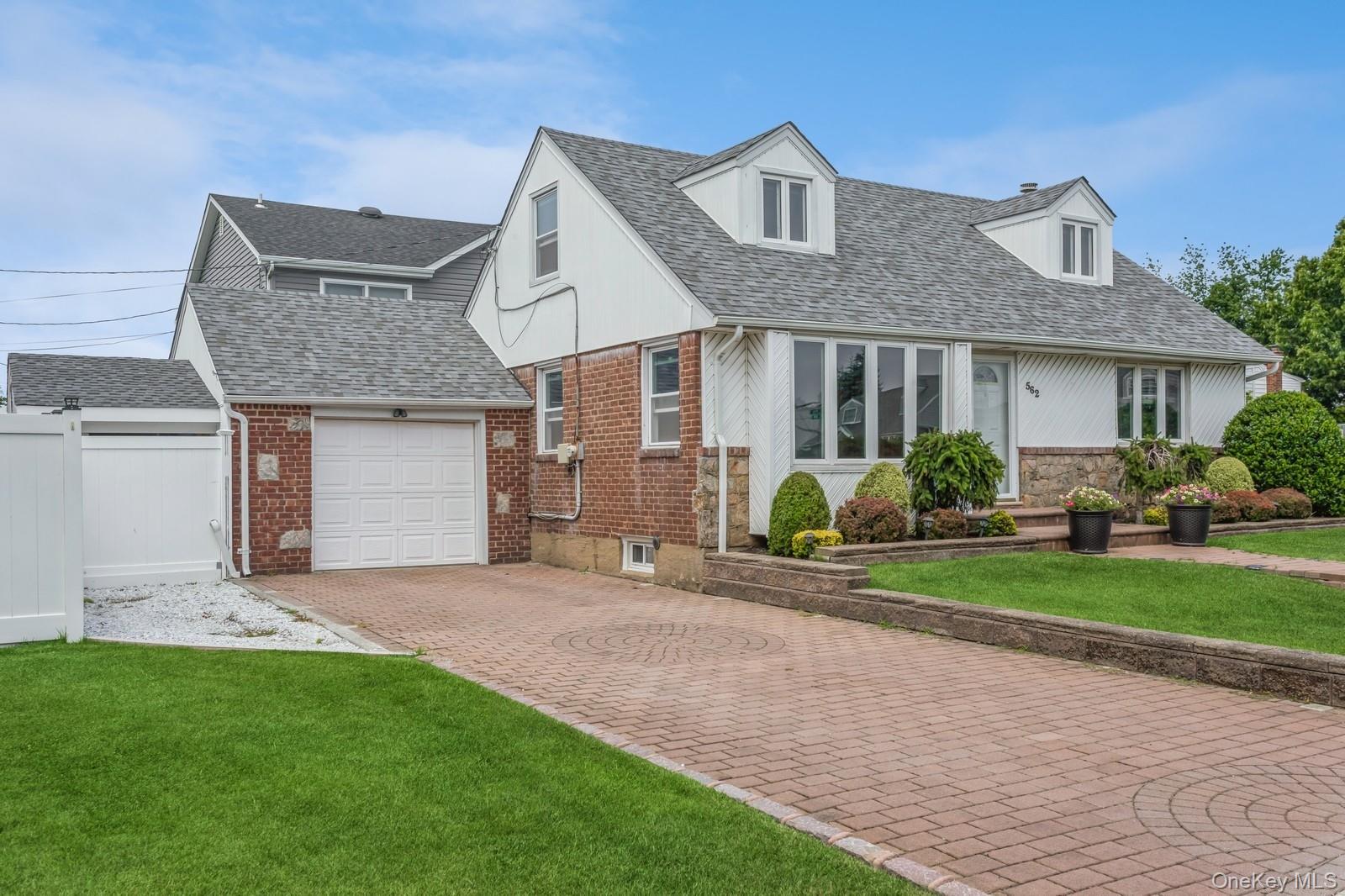 562 Bernice Road Franklin Square, NY 11010 - Photo 4 of 36