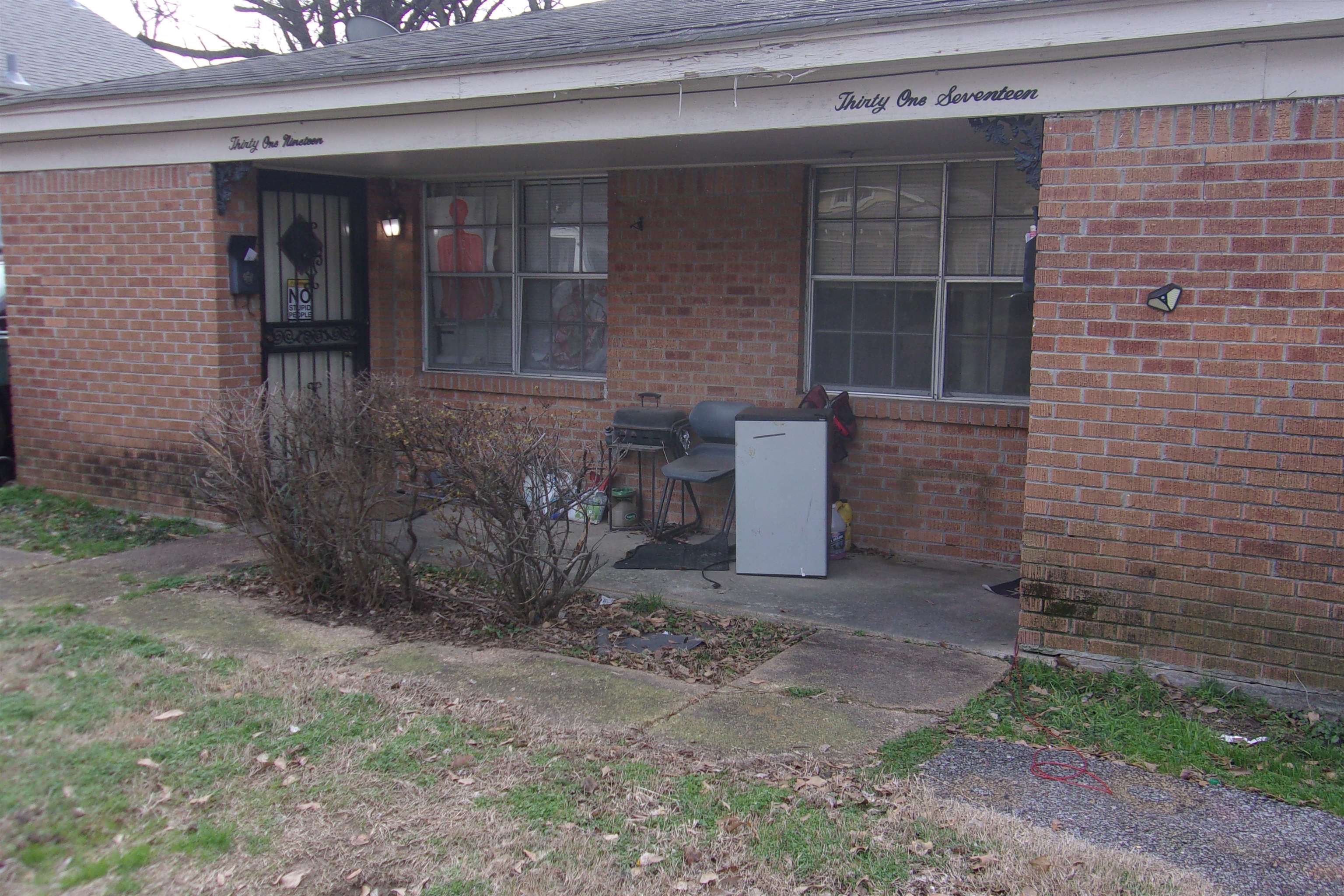 3117 Pacific Avenue Memphis, TN 38112 - Photo 2 of 4 a front view of a house with a yard