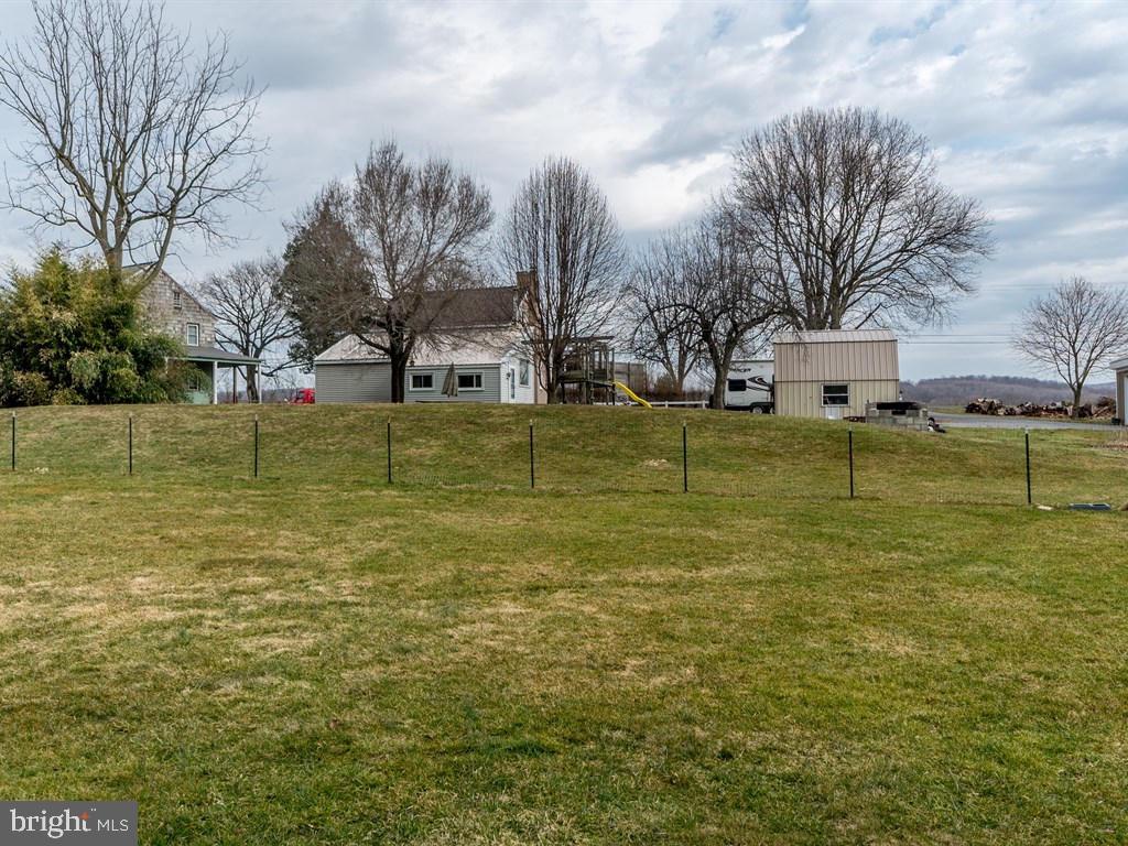 2214 Lebanon Road Manheim, PA 17545 - Photo 23 of 33