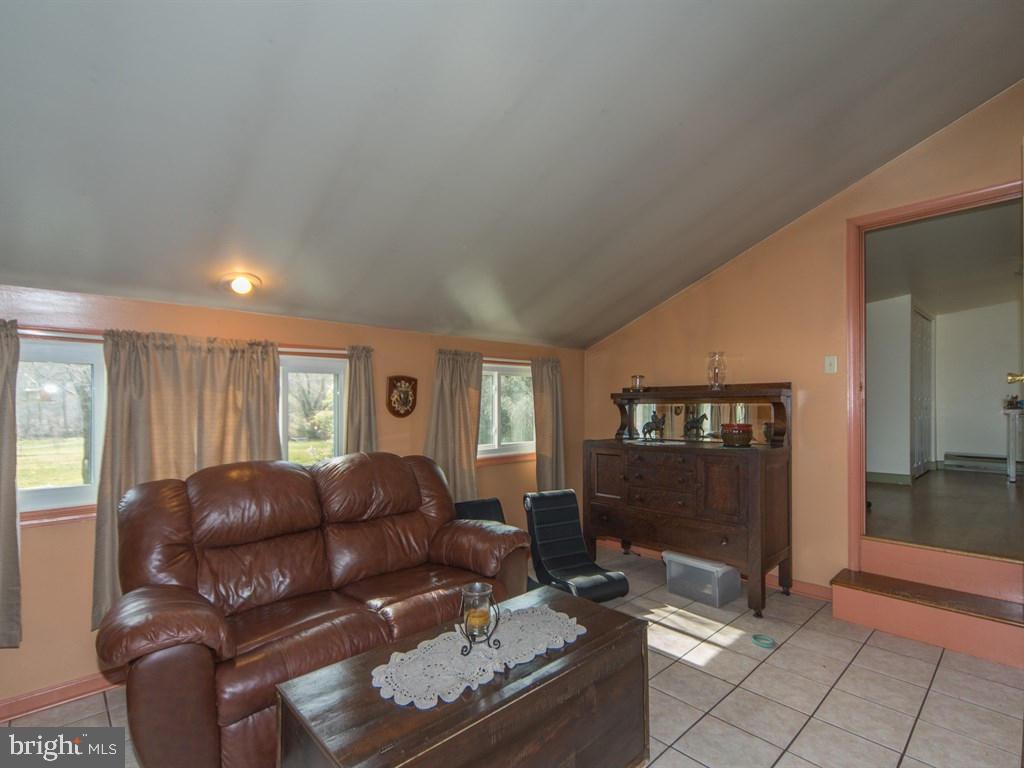 2214 Lebanon Road Manheim, PA 17545 - Photo 4 of 33