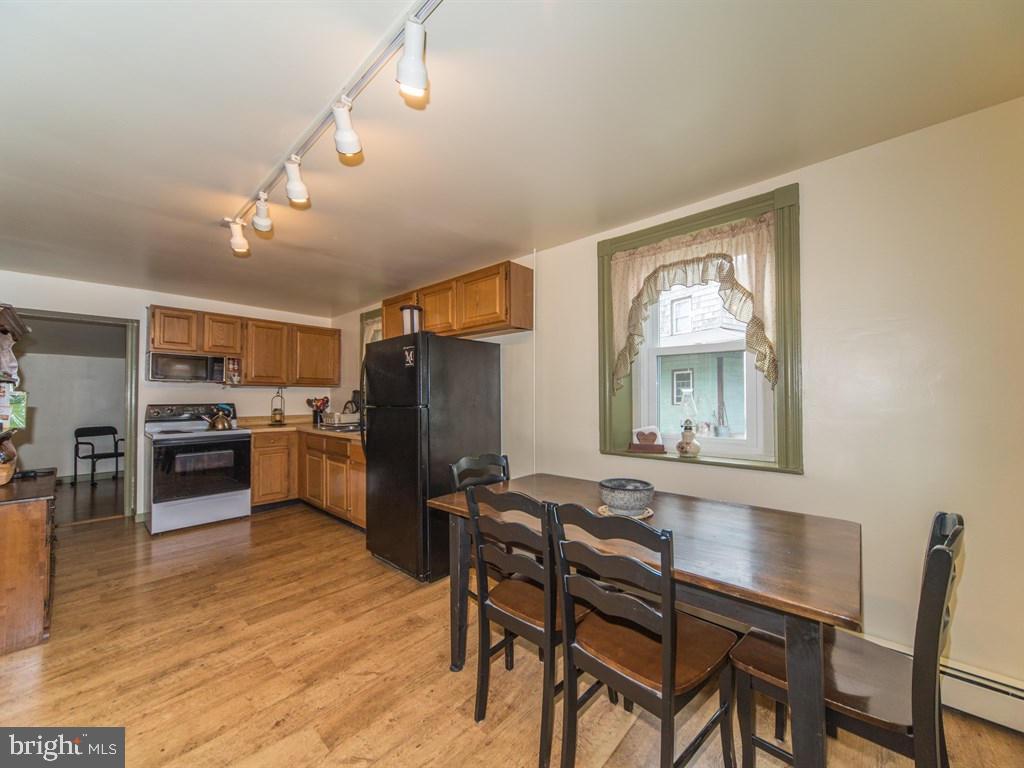 2214 Lebanon Road Manheim, PA 17545 - Photo 5 of 33
