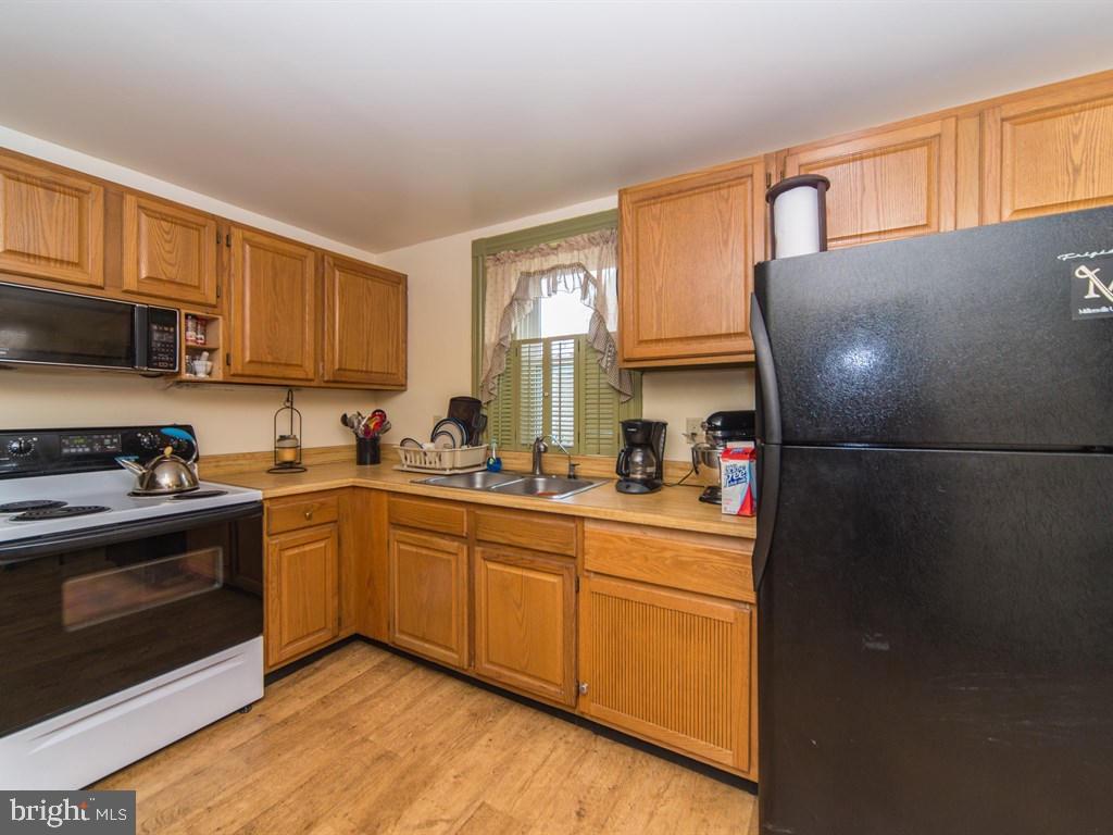 2214 Lebanon Road Manheim, PA 17545 - Photo 6 of 33