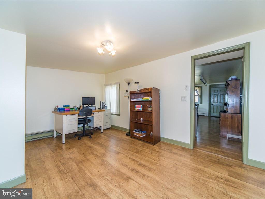 2214 Lebanon Road Manheim, PA 17545 - Photo 10 of 33