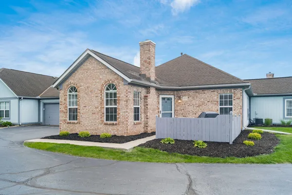 $319,900 | 3815 Mill Stream Drive, Hilliard, OH 43026