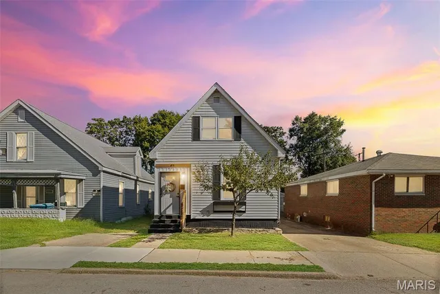 $159,999 | 41 West Penning Avenue, Wood River, IL 62095