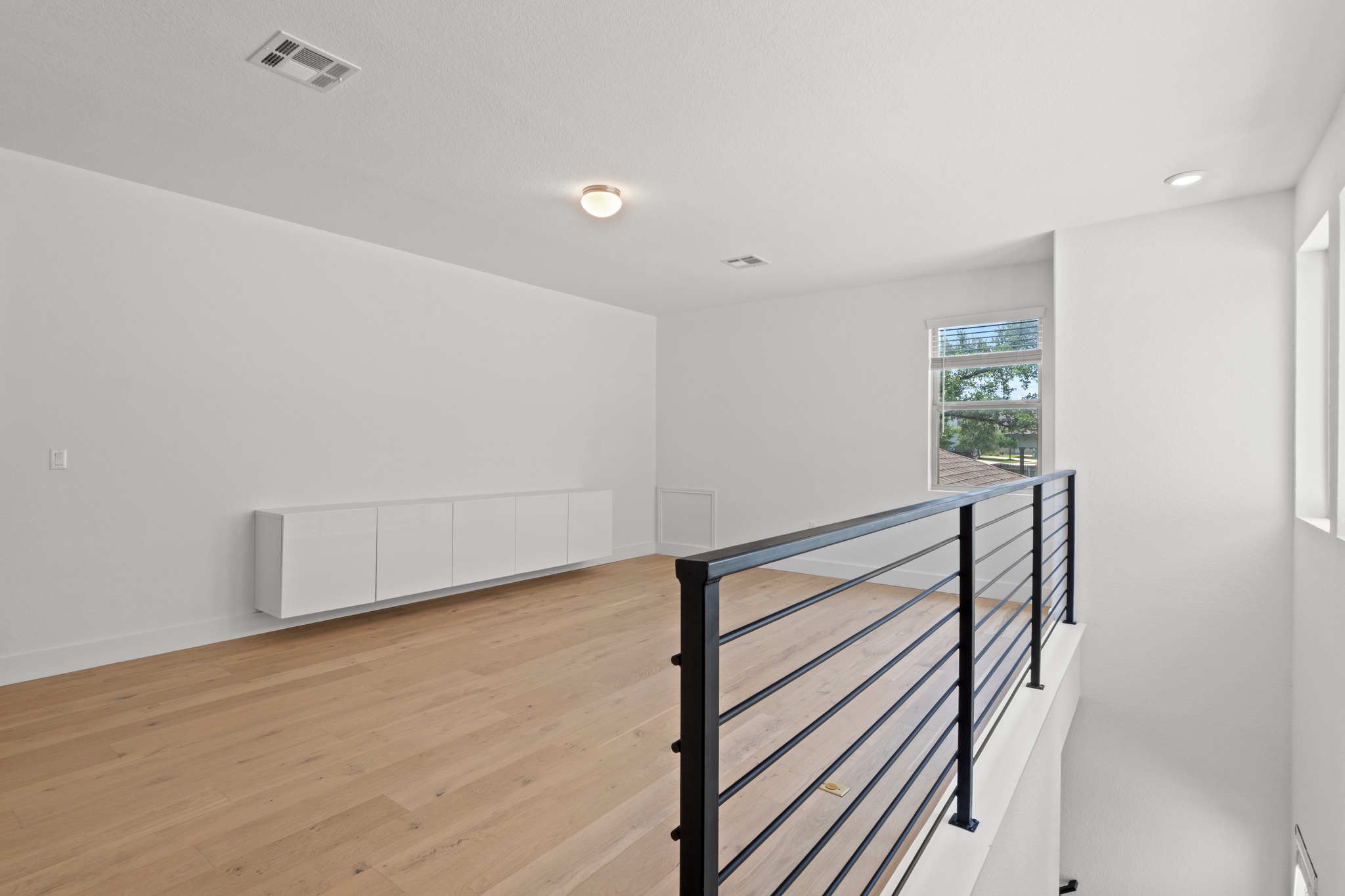 1101 Skeeter Cove Austin, TX 78748 - Photo 20 of 31 A versatile open loft space with ample room and light-toned hardwood flooring.
