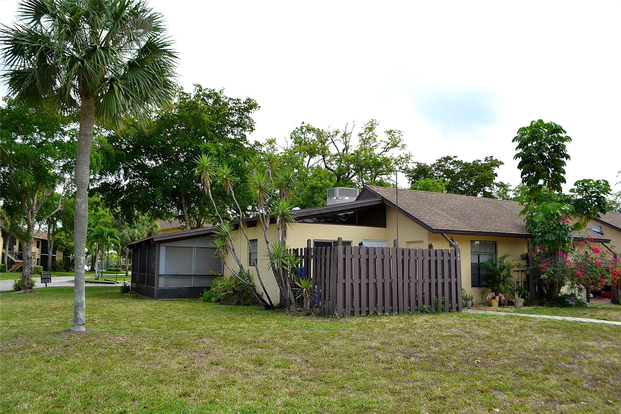 140 Gate Road, Unit 140 Hollywood, FL 33024 - Photo 12 of 27 Photo 12