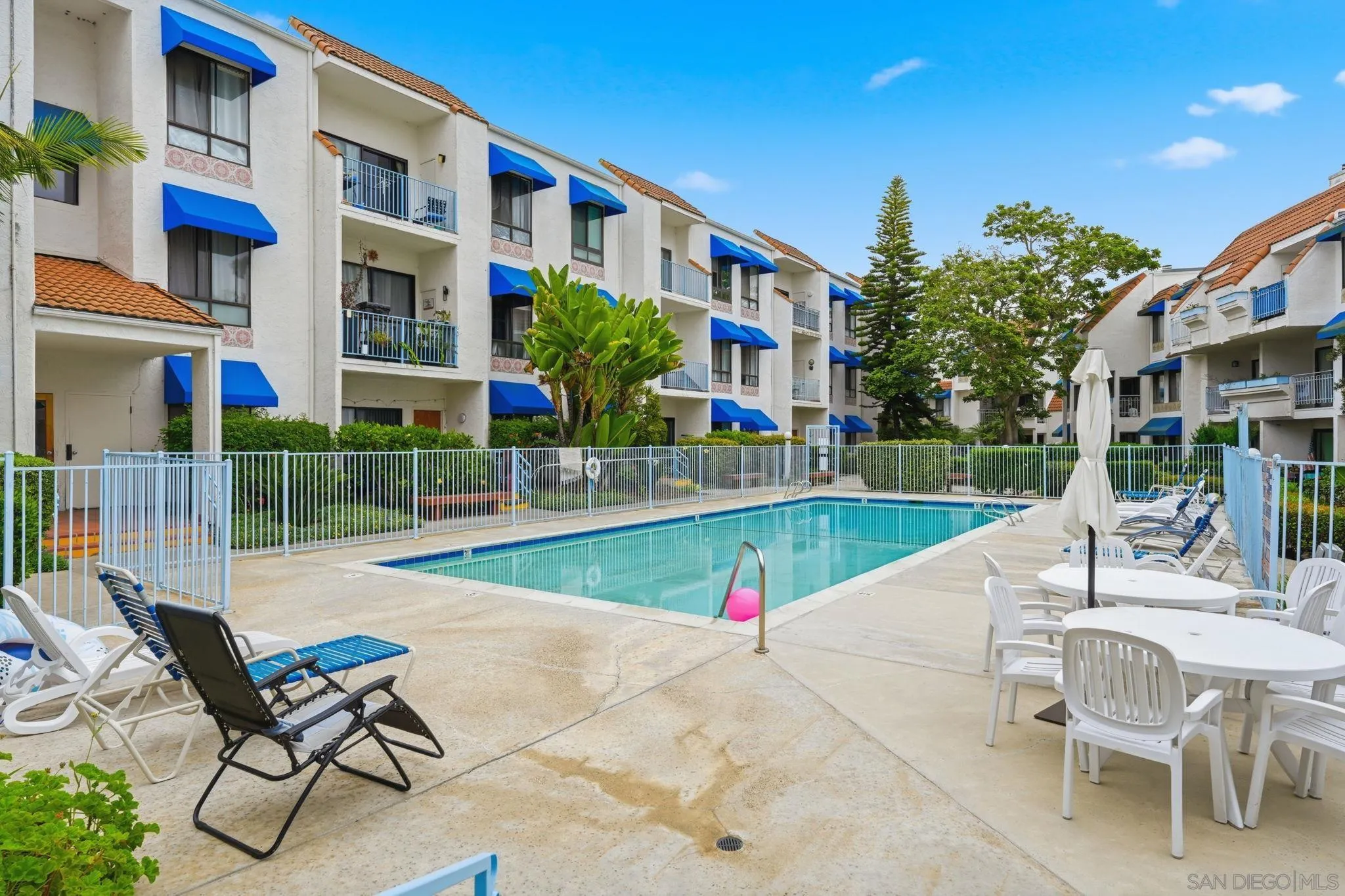 8320 Regents Road, Unit 1I San Diego, CA 92122 - Photo 23 of 37 Swimming Pool/Hot Tub/Sauna