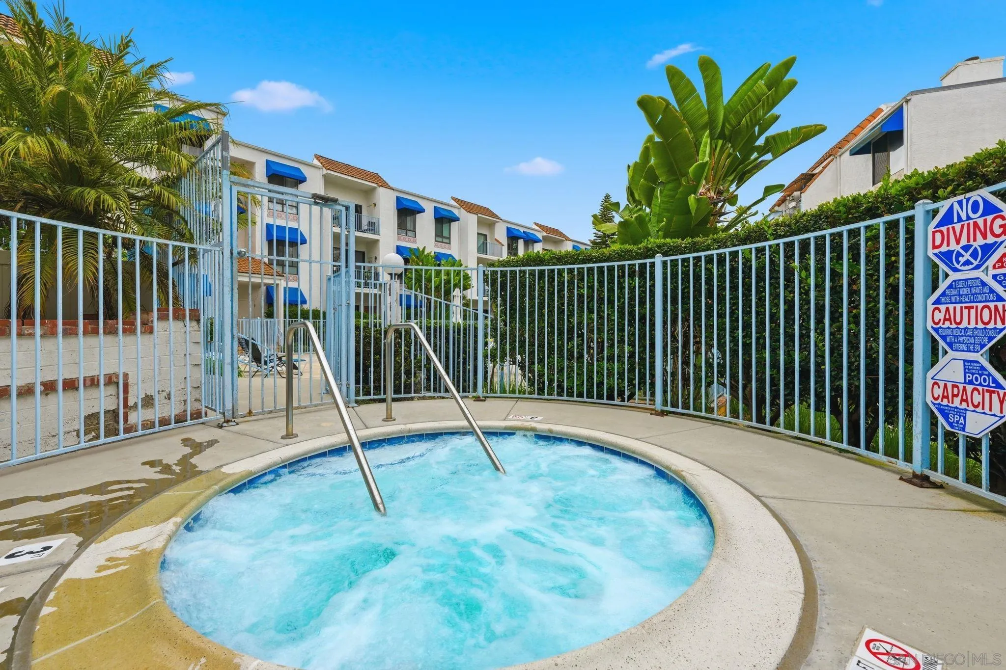 8320 Regents Road, Unit 1I San Diego, CA 92122 - Photo 26 of 37 Swimming Pool/Hot Tub/Sauna