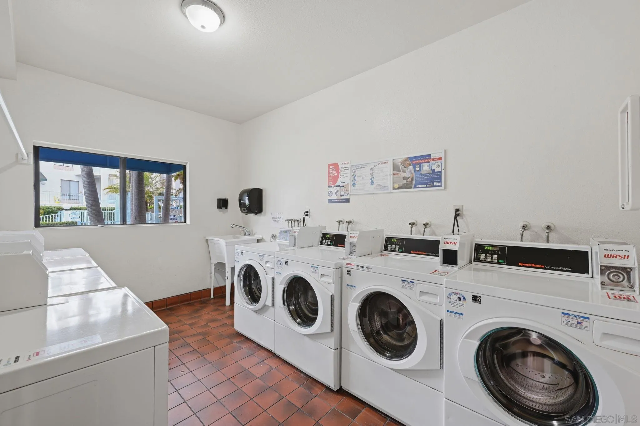 8320 Regents Road, Unit 1I San Diego, CA 92122 - Photo 30 of 37 Laundry
