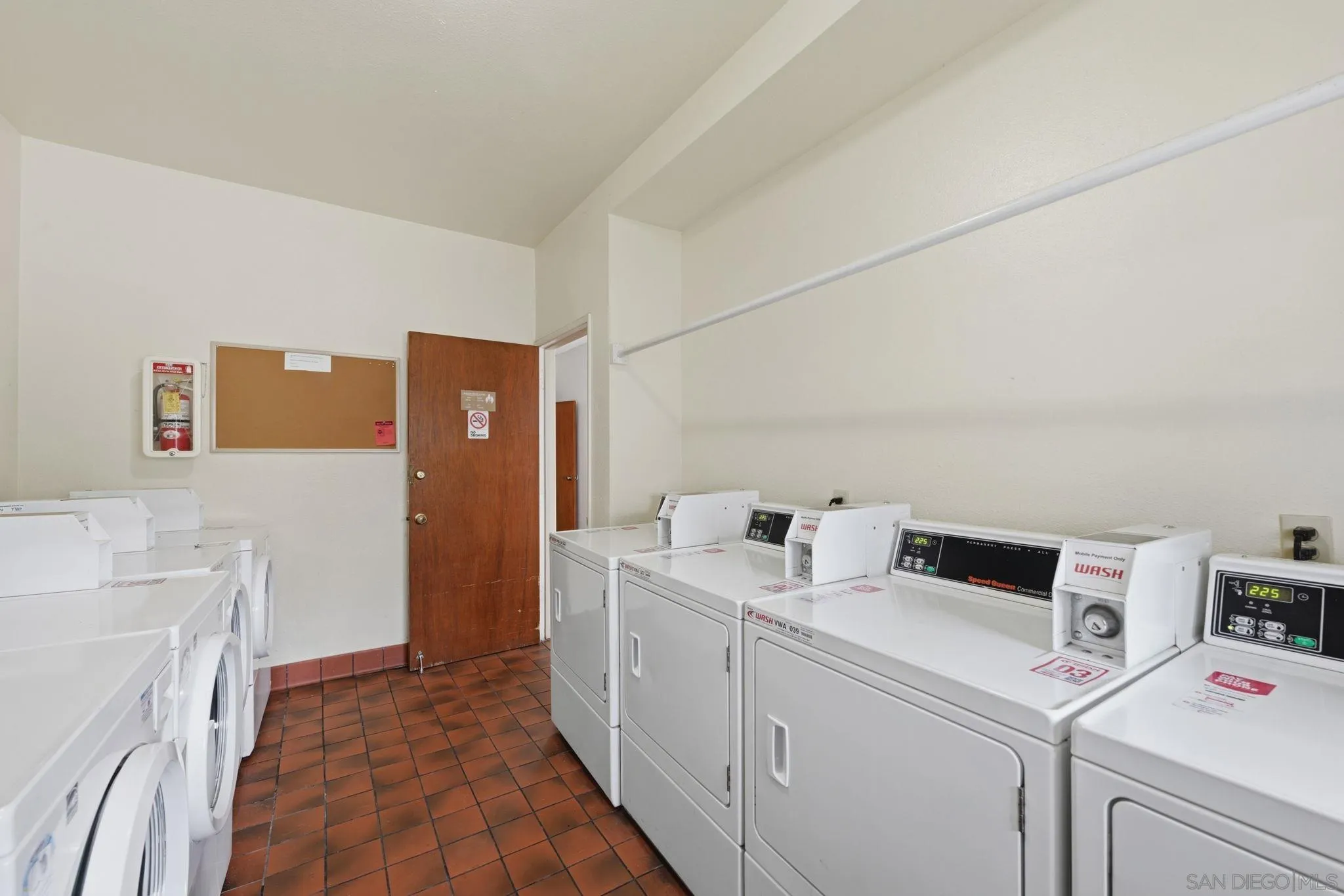 8320 Regents Road, Unit 1I San Diego, CA 92122 - Photo 31 of 37 Laundry