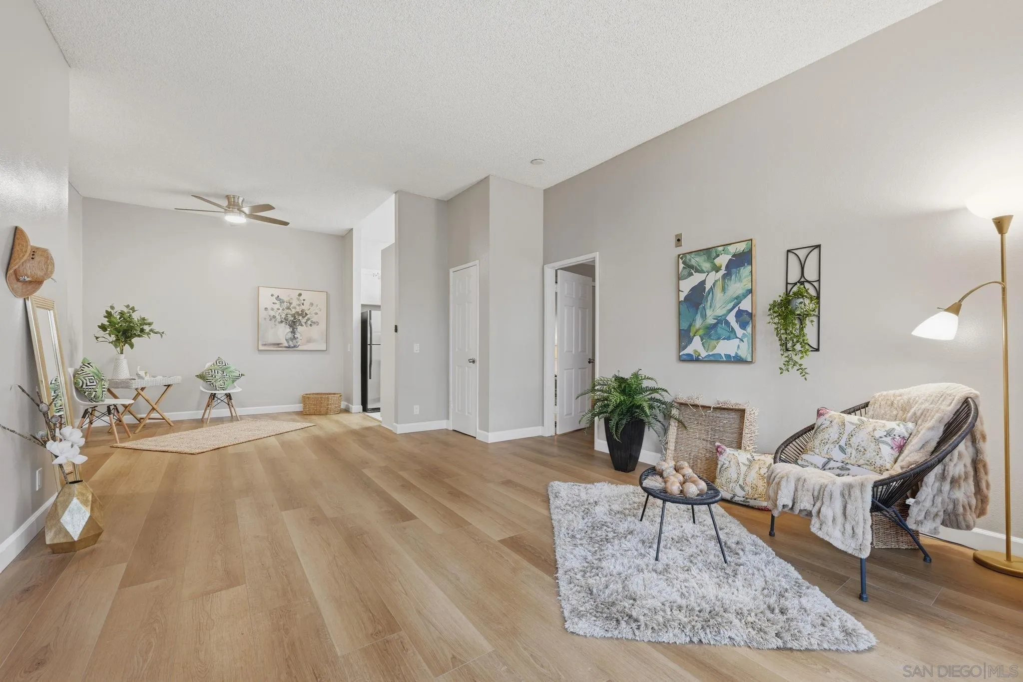 8320 Regents Road, Unit 1I San Diego, CA 92122 - Photo 5 of 37 Family Room