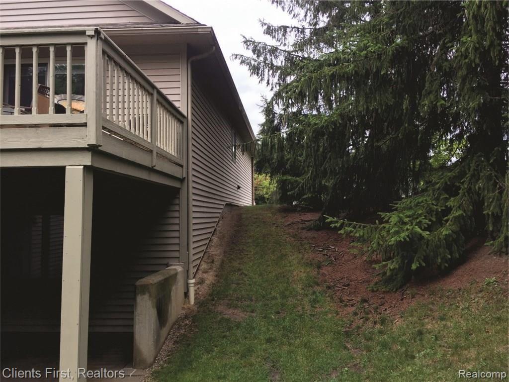 3392 Rivers Edge Drive Wayne, MI 48184 - Photo 6 of 32 15.jpg
