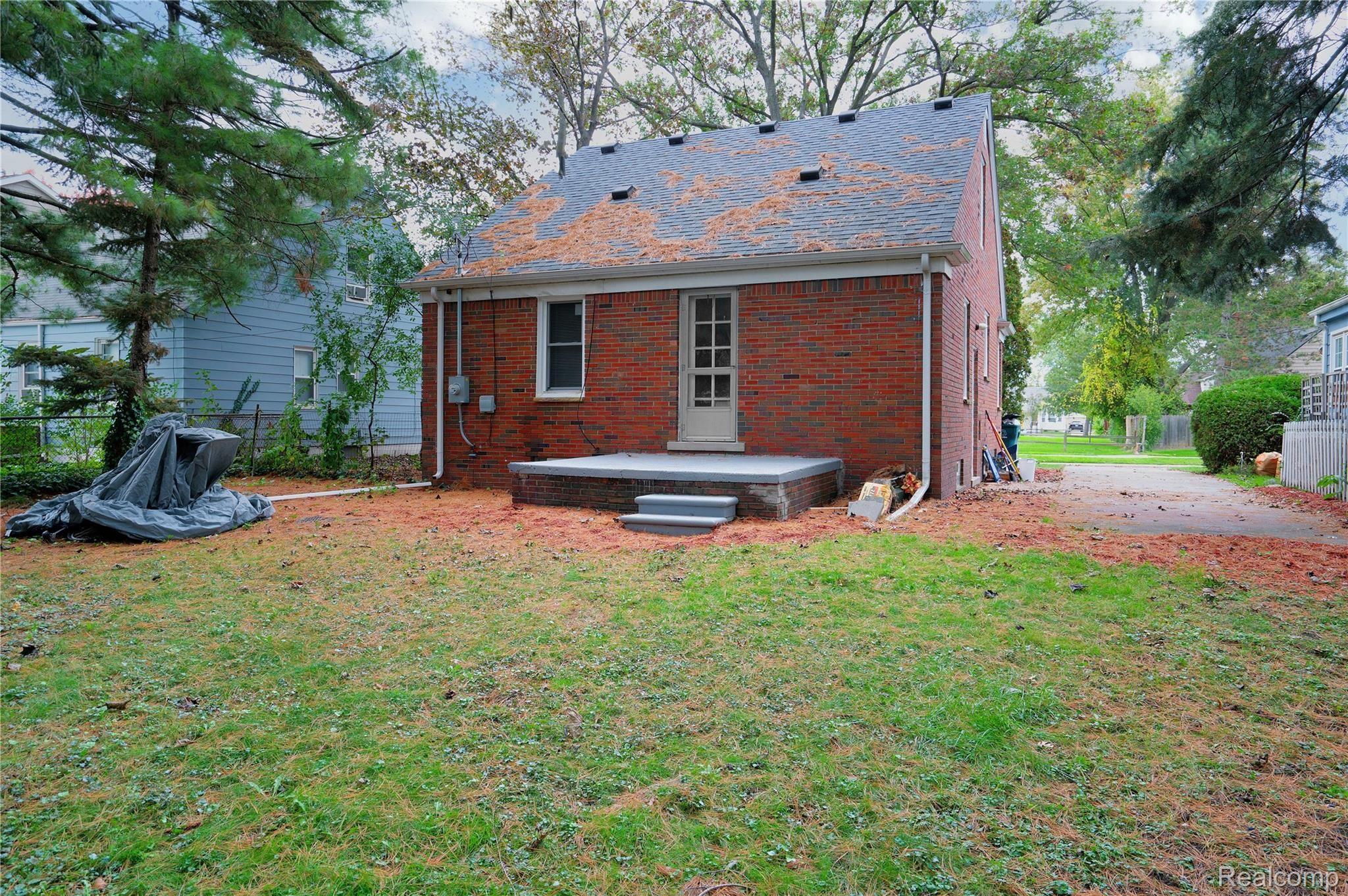 1383 Columbia Road Berkley, MI 48072 - Photo 19 of 19 MLS-25.jpg