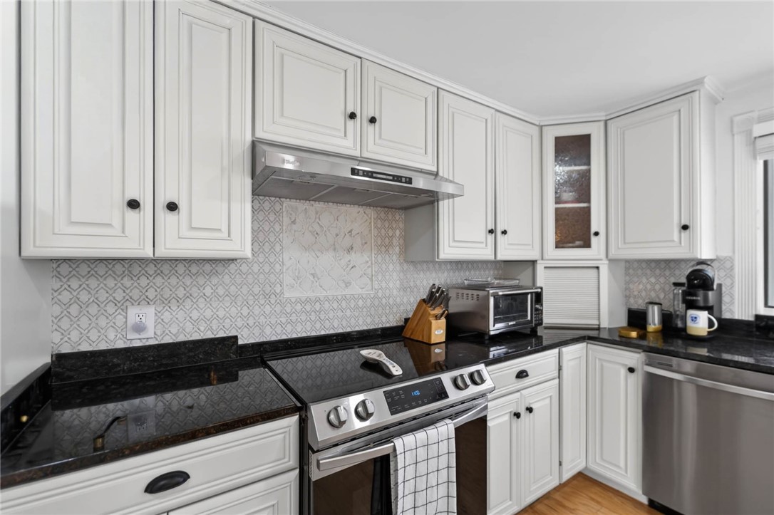 94 Quaker Lane Scituate, RI 02857 - Photo 5 of 24