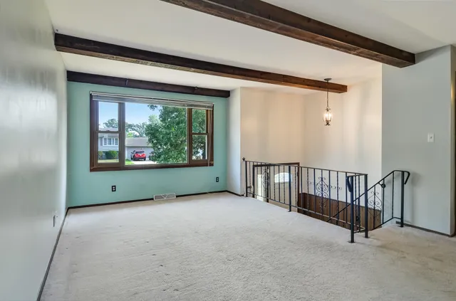 a view of livingroom with furniture