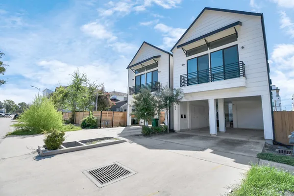 $3,100 | 732 West 22nd Street, Unit A, Houston, TX 77008