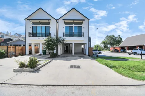 $3,100 | 732 West 22nd Street, Unit A, Houston, TX 77008