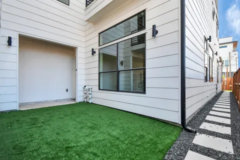 $3,100 | 732 West 22nd Street, Unit A, Houston, TX 77008