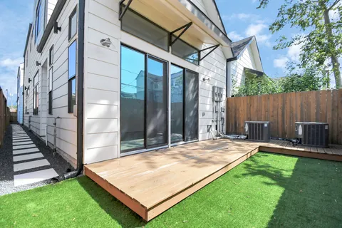 $3,100 | 732 West 22nd Street, Unit A, Houston, TX 77008