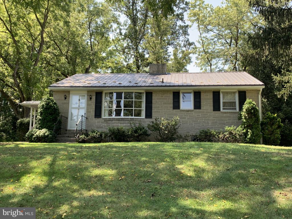 978 Elverson Road Morgantown, PA 19543 - Photo 1 of 9 Front of house