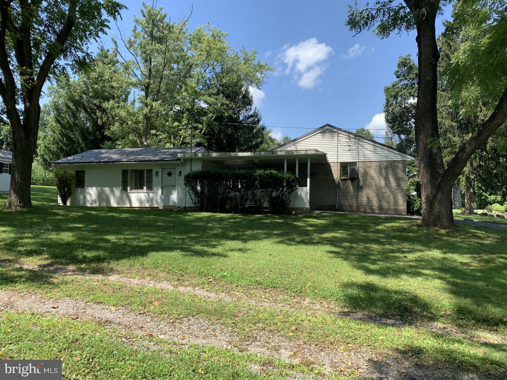 978 Elverson Road Morgantown, PA 19543 - Photo 4 of 9 Right of way view