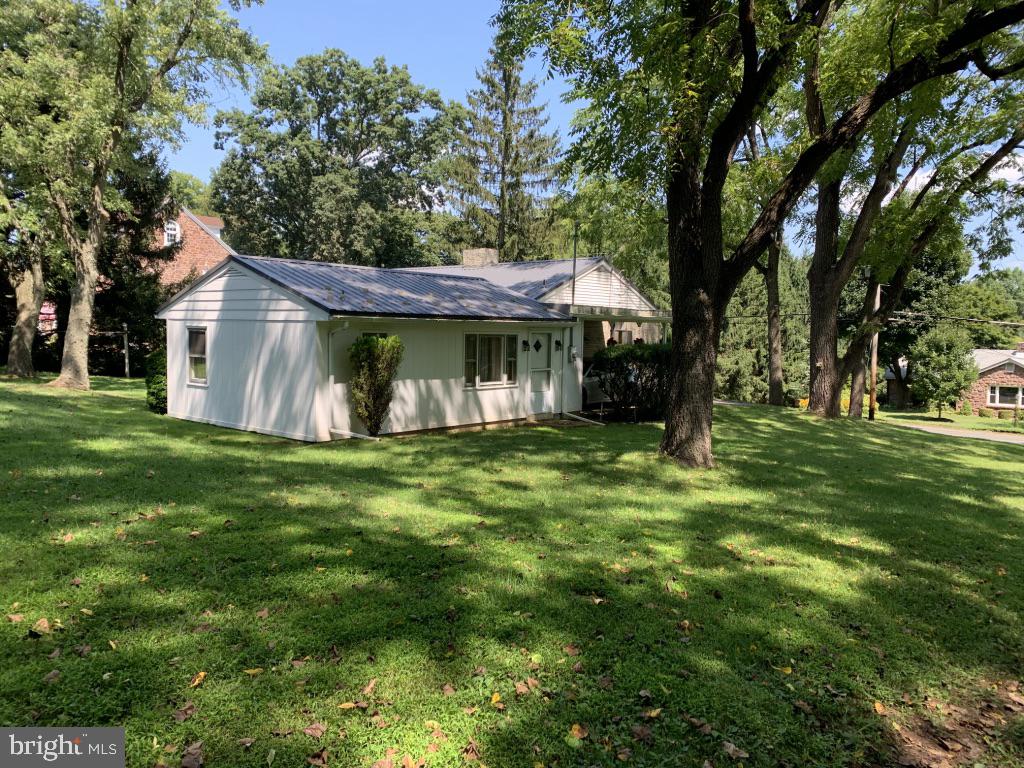 978 Elverson Road Morgantown, PA 19543 - Photo 7 of 9 Side view of In-Law Quarters