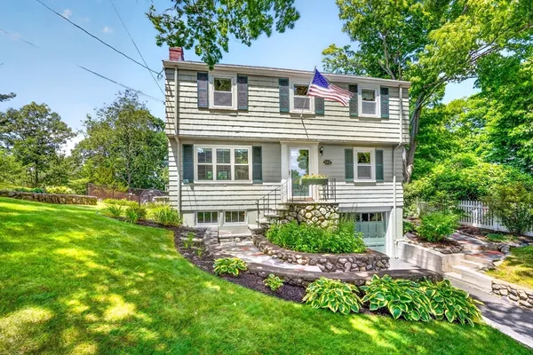 $859,900 | 122 Altamont Avenue, Melrose, MA 02176