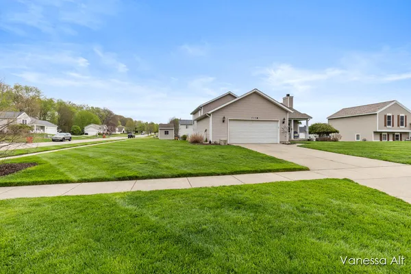 $400,000 | 7170 Quintara Drive Northeast, Comstock Park, MI 49321