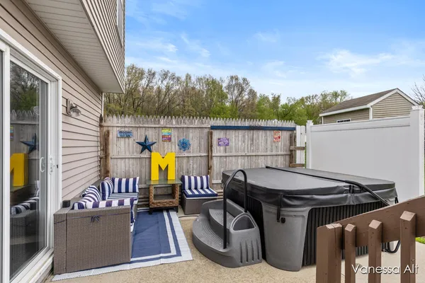 $400,000 | 7170 Quintara Drive Northeast, Comstock Park, MI 49321