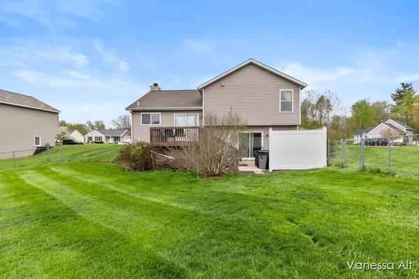 $400,000 | 7170 Quintara Drive Northeast, Comstock Park, MI 49321