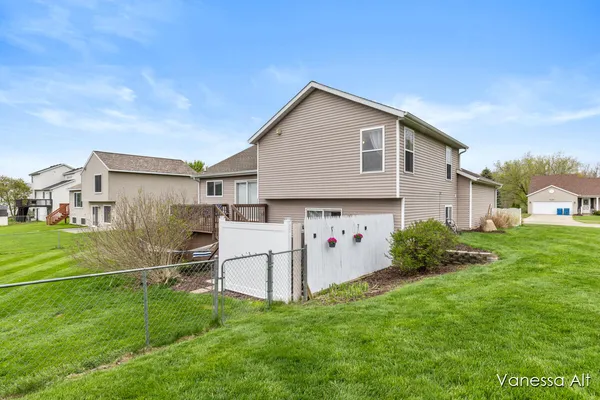 $400,000 | 7170 Quintara Drive Northeast, Comstock Park, MI 49321
