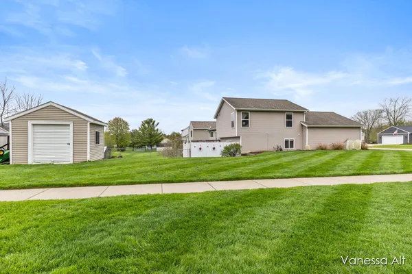 $400,000 | 7170 Quintara Drive Northeast, Comstock Park, MI 49321