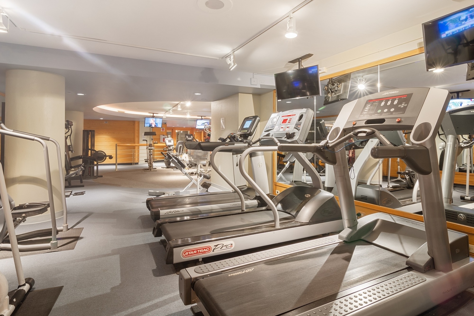 155 North Harbor Drive, Unit 403 Chicago, IL 60601 - Photo 17 of 24 a view of a room with gym equipment