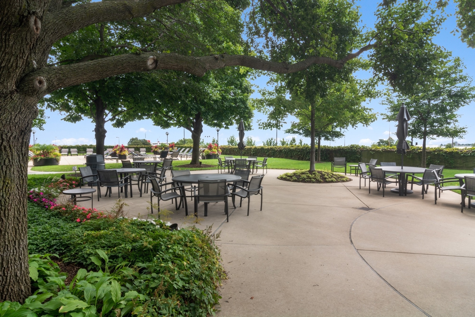 155 North Harbor Drive, Unit 403 Chicago, IL 60601 - Photo 21 of 24 a view of a backyard with sitting area