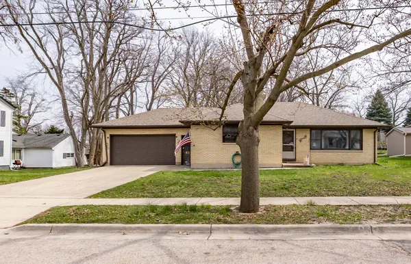 $300,000 | 63 South Union Street, Elgin, IL 60123