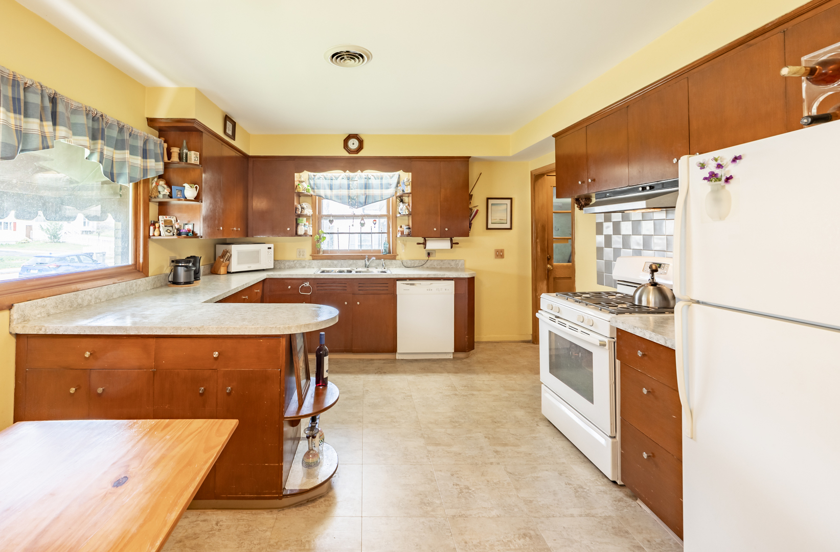 63 South Union Street Elgin, IL 60123 - Photo 5 of 15