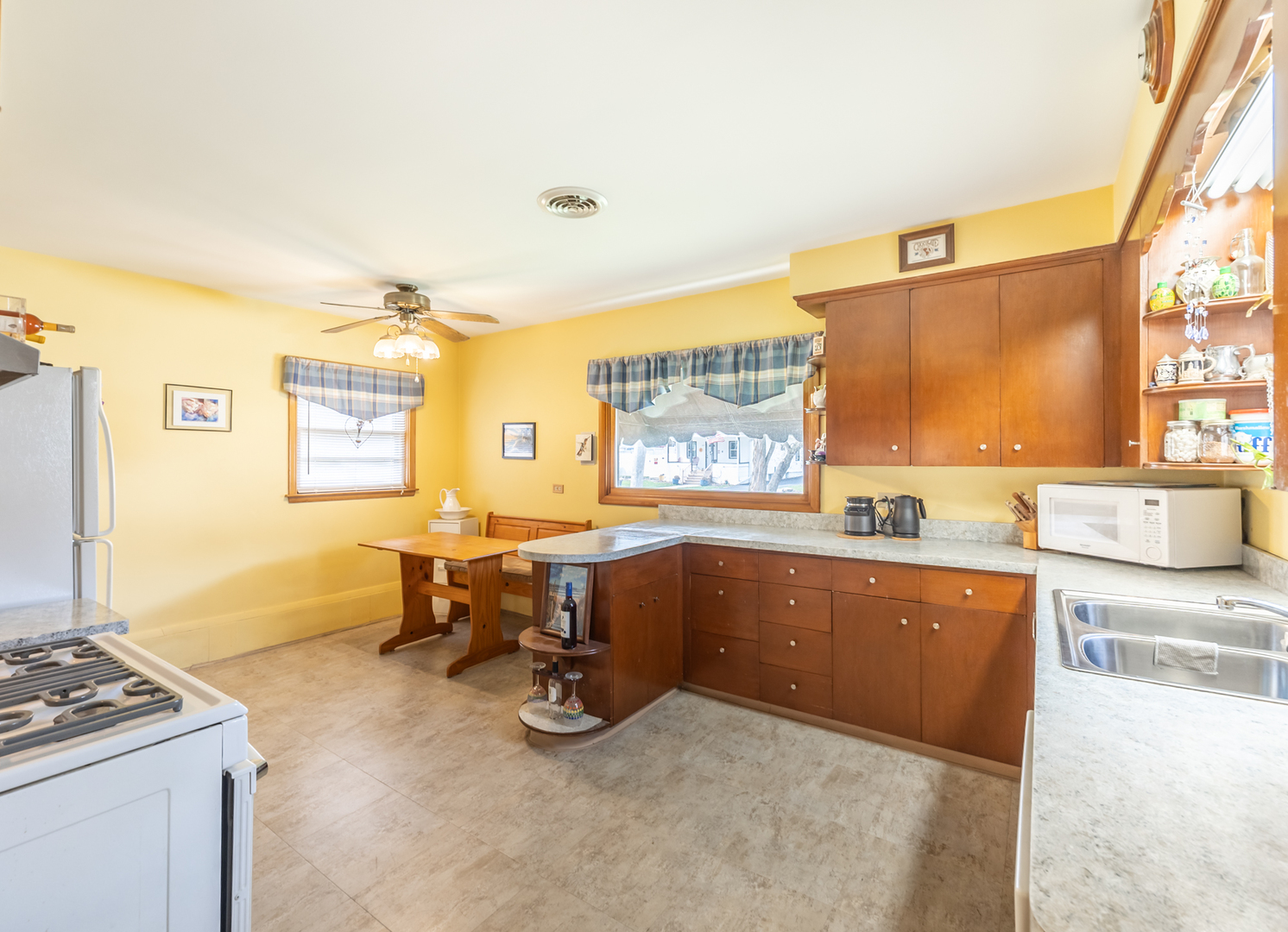 63 South Union Street Elgin, IL 60123 - Photo 7 of 15