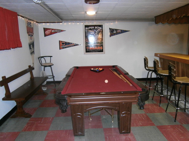 800 Westminster Road Joliet, IL 60435 - Photo 22 of 25 a room with furniture pool table and windows