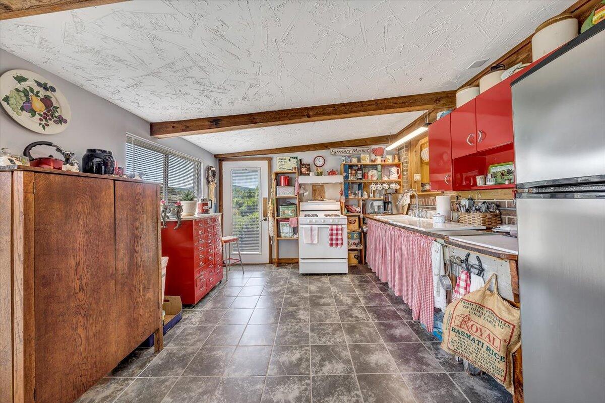934 Robin Ridge Road Henry, VA 24102 - Photo 5 of 32 19-Rapid Imagery-4623