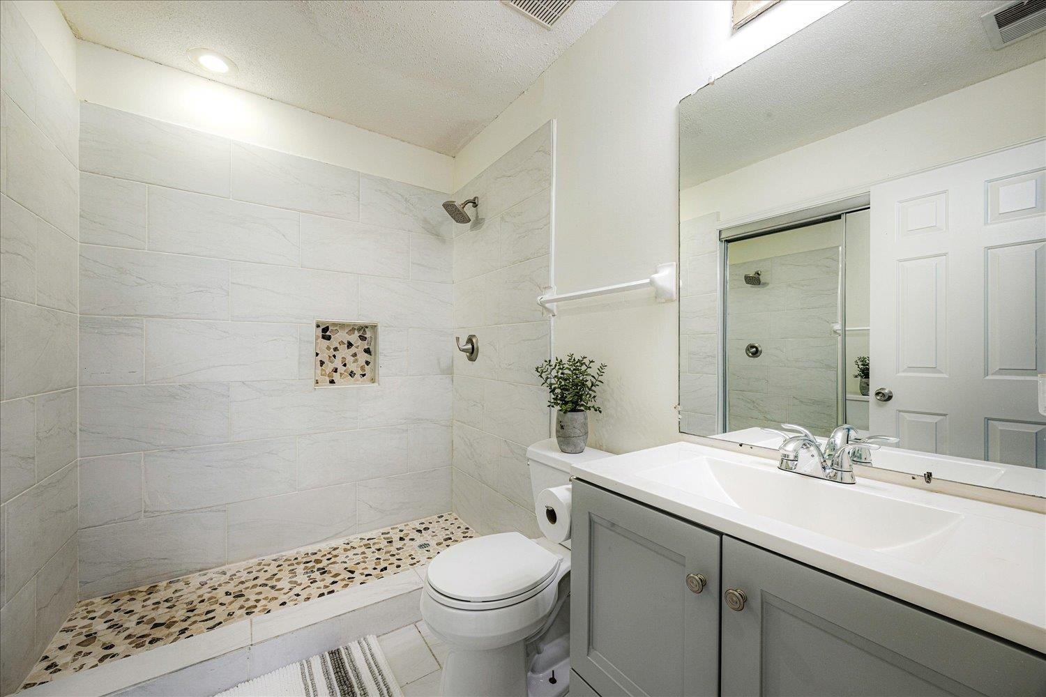 7944 Anne's Circle Memphis, TN 38018 - Photo 17 of 27 a bathroom with a sink a toilet and shower