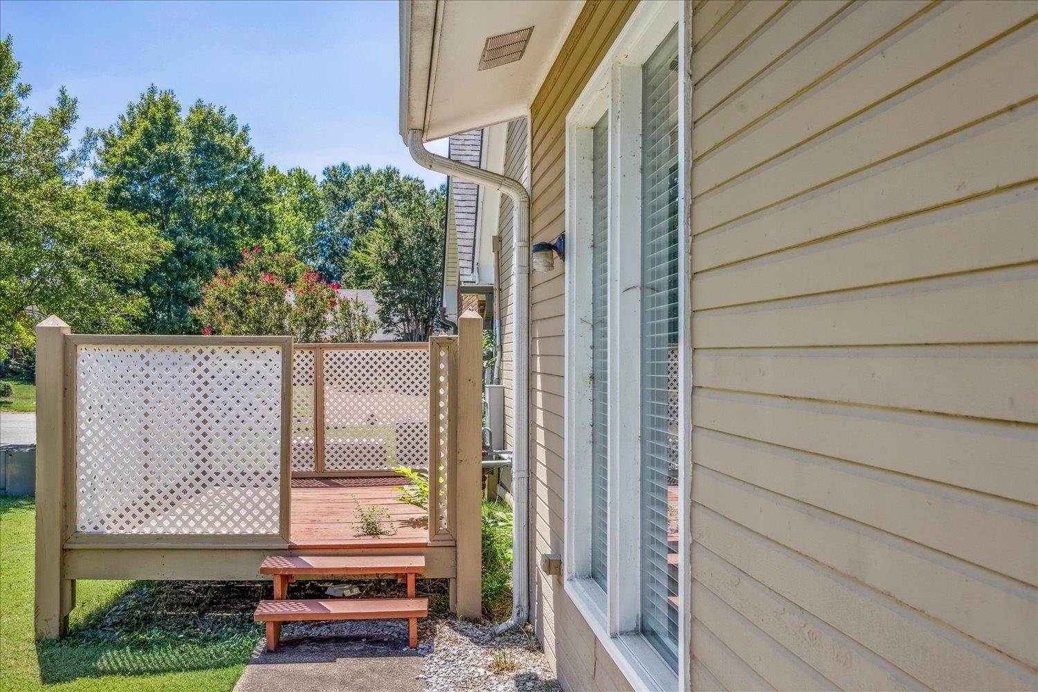 7944 Anne's Circle Memphis, TN 38018 - Photo 24 of 27 a view of a door and chair in the balcony