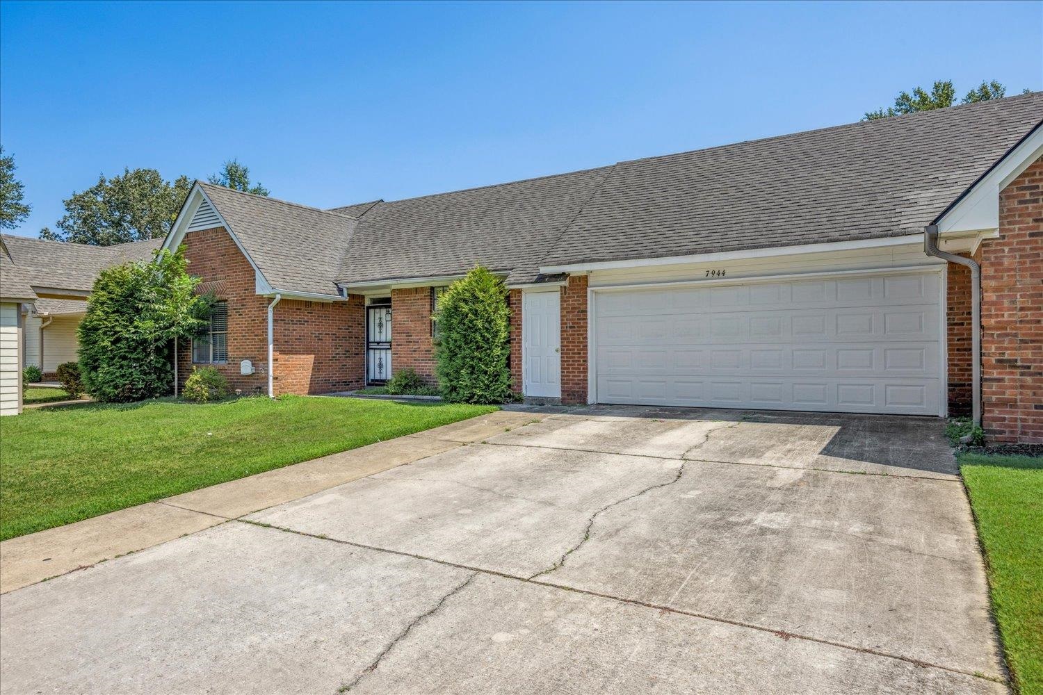 7944 Anne's Circle Memphis, TN 38018 - Photo 3 of 27 front view of a house with a yard
