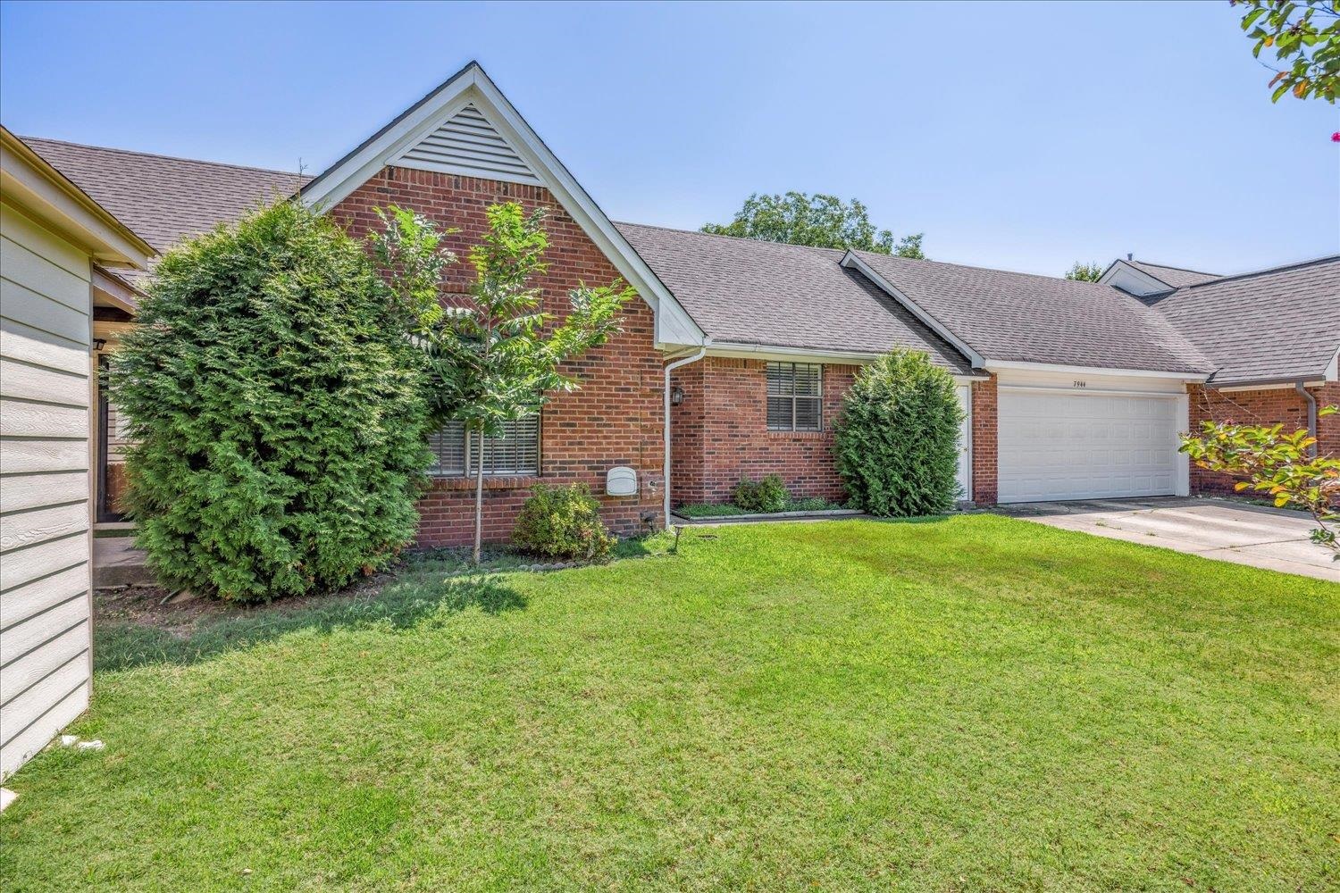 7944 Anne's Circle Memphis, TN 38018 - Photo 4 of 27 front view of a house with a yard