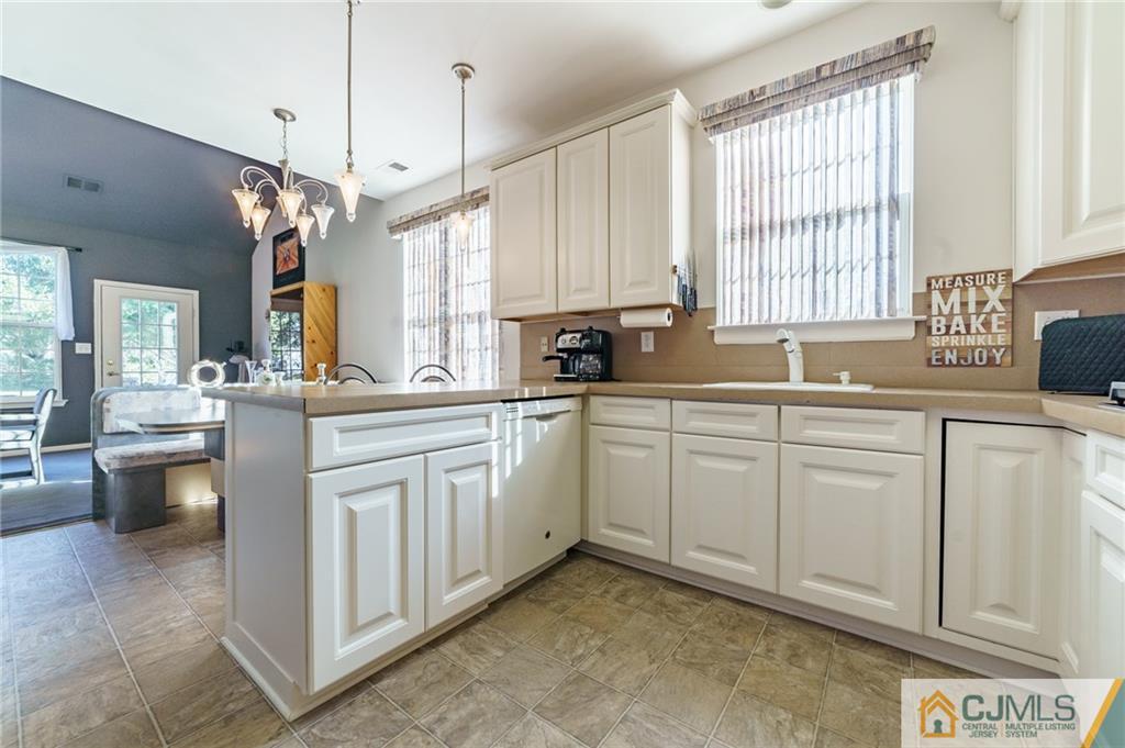 44 Pebble Creek Road Dayton, NJ 08810 - Photo 11 of 28 Gallery Image 11